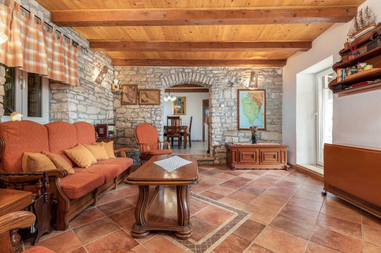 Holiday Home Ana Канфанар Екстер'єр фото