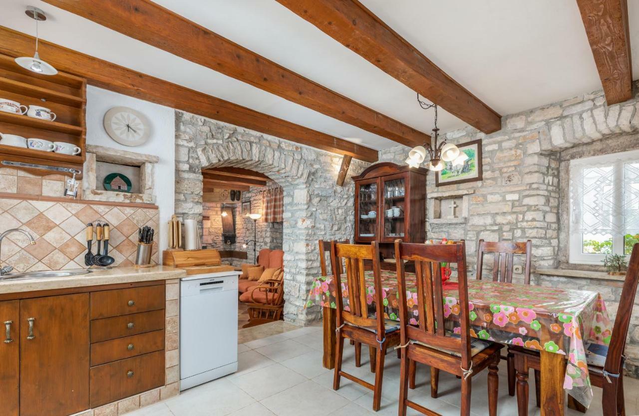 Holiday Home Ana Канфанар Екстер'єр фото