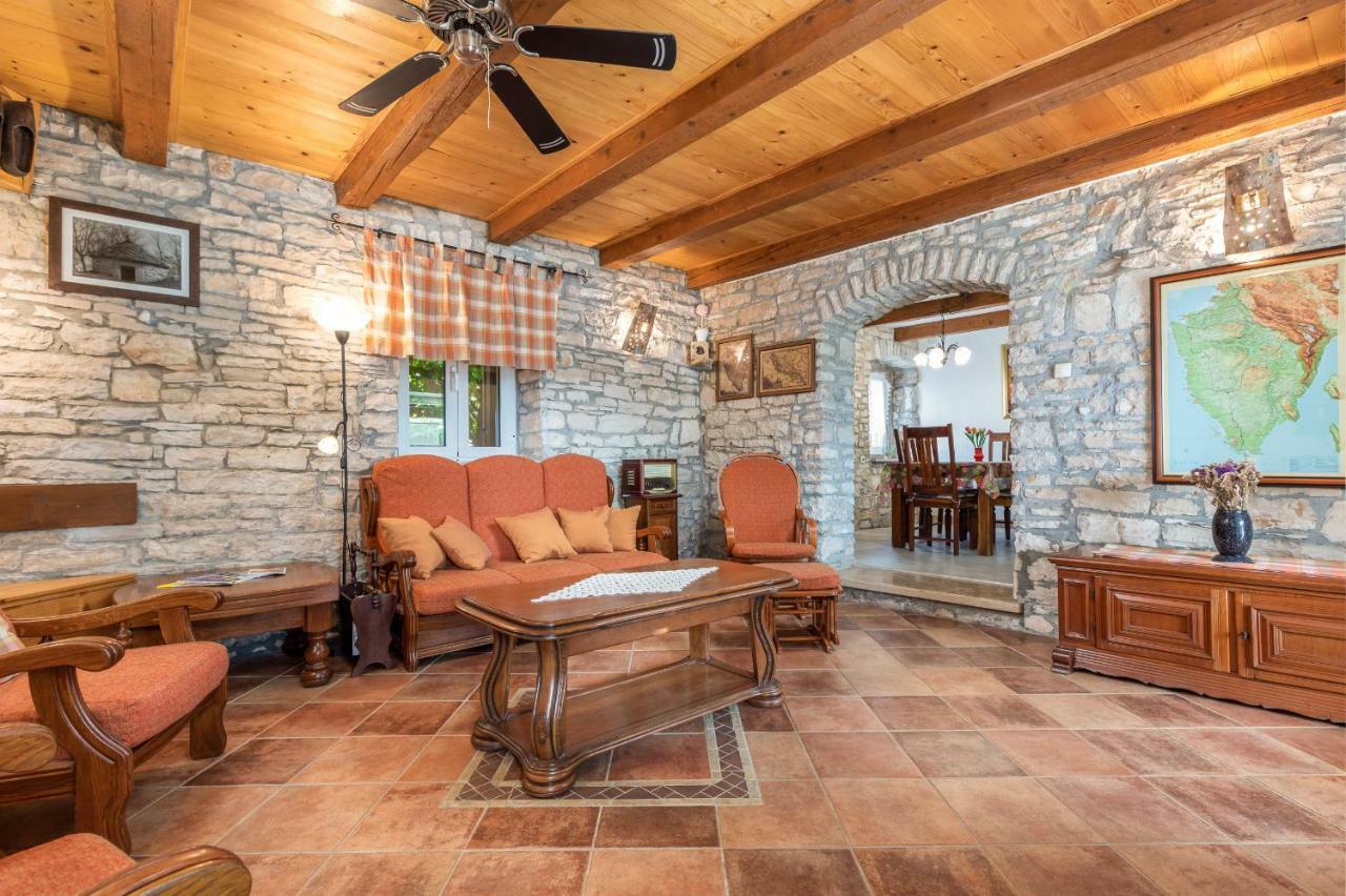 Holiday Home Ana Канфанар Екстер'єр фото