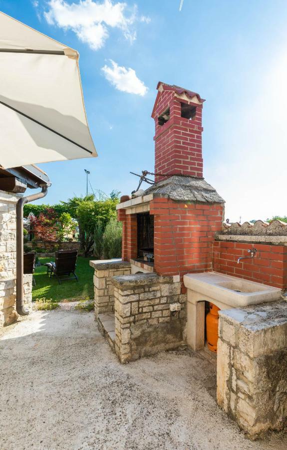Holiday Home Ana Канфанар Екстер'єр фото