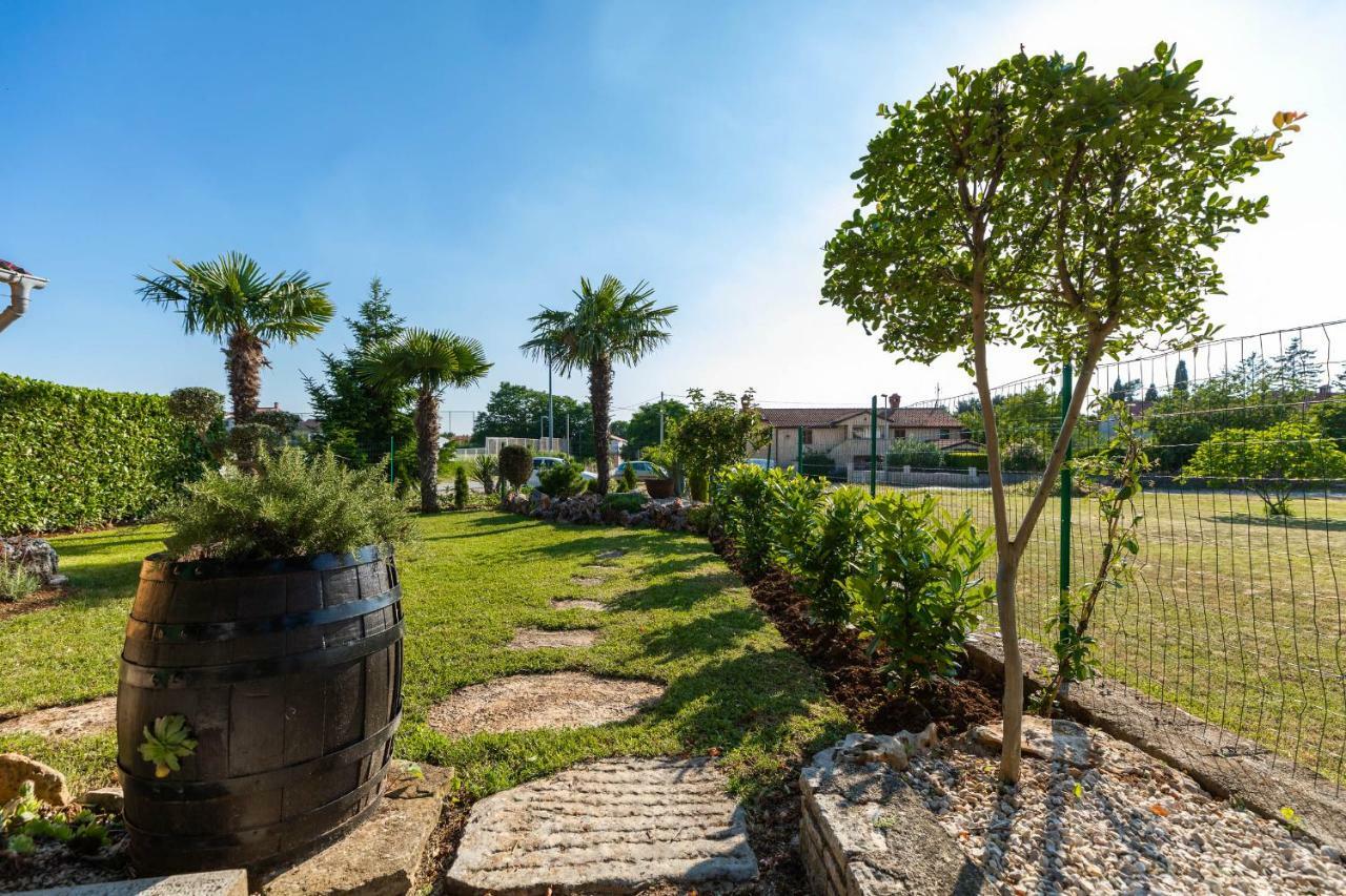 Holiday Home Ana Канфанар Екстер'єр фото